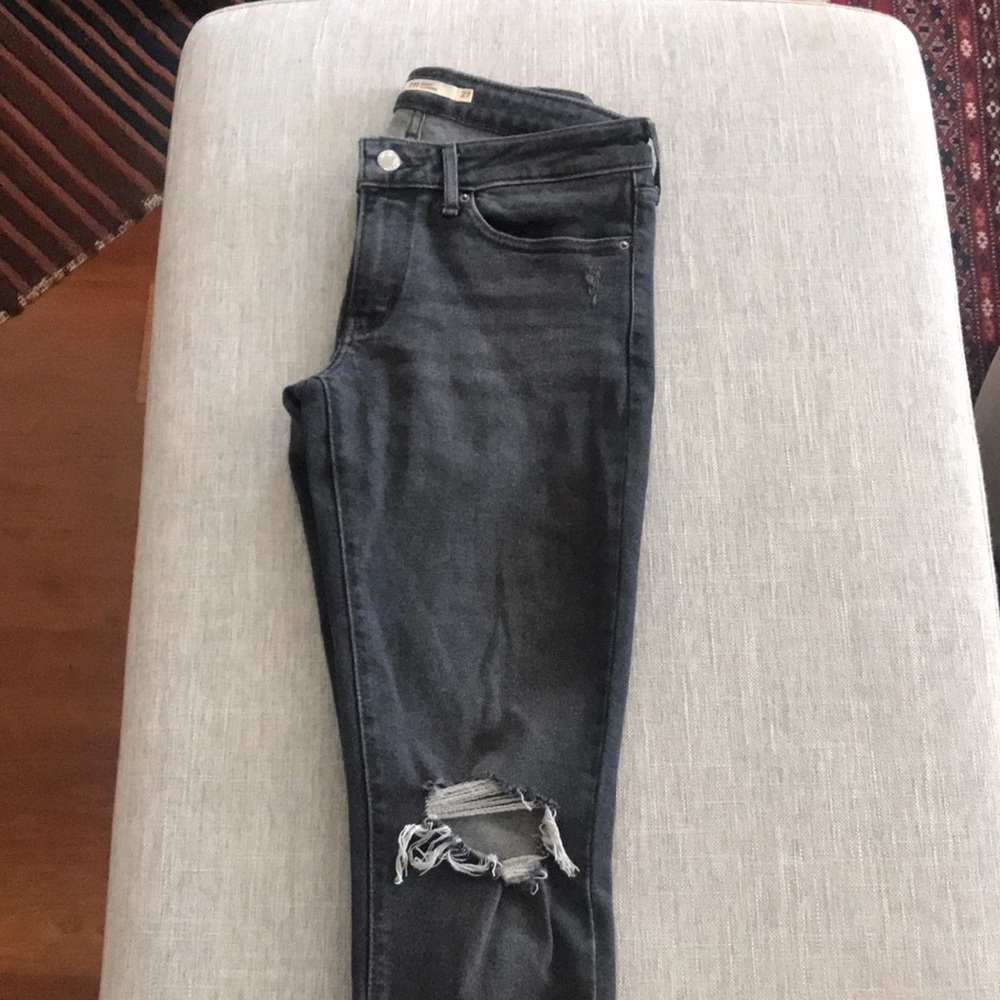 Levis 711 Ripped Knees Skinny Jeans
